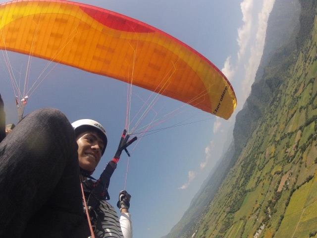  Paragliding 